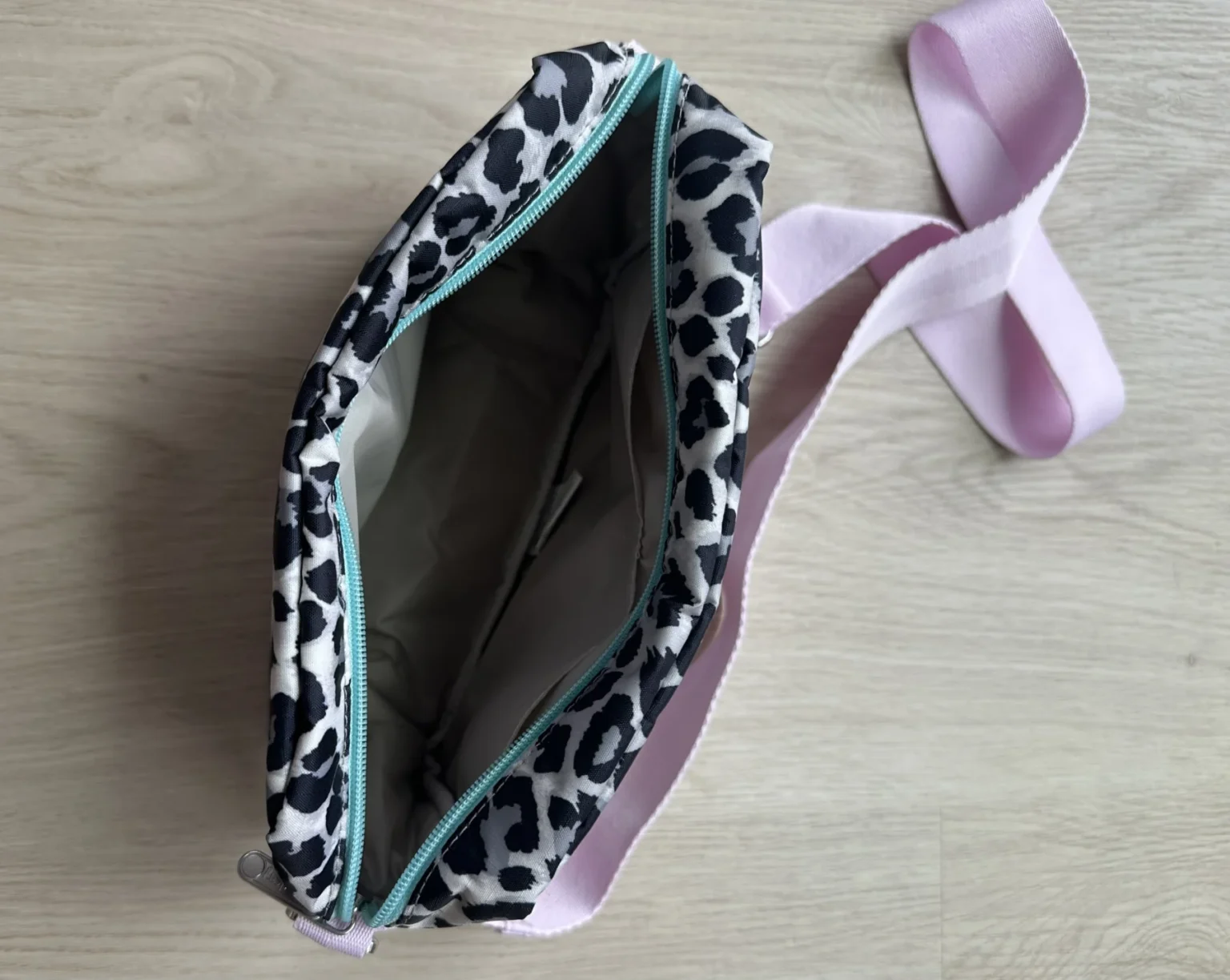 Image for LeSportSac Deluxe Crossbody