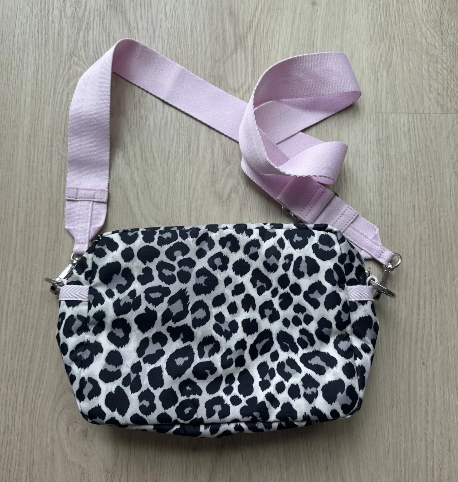 Image for LeSportSac Deluxe Crossbody