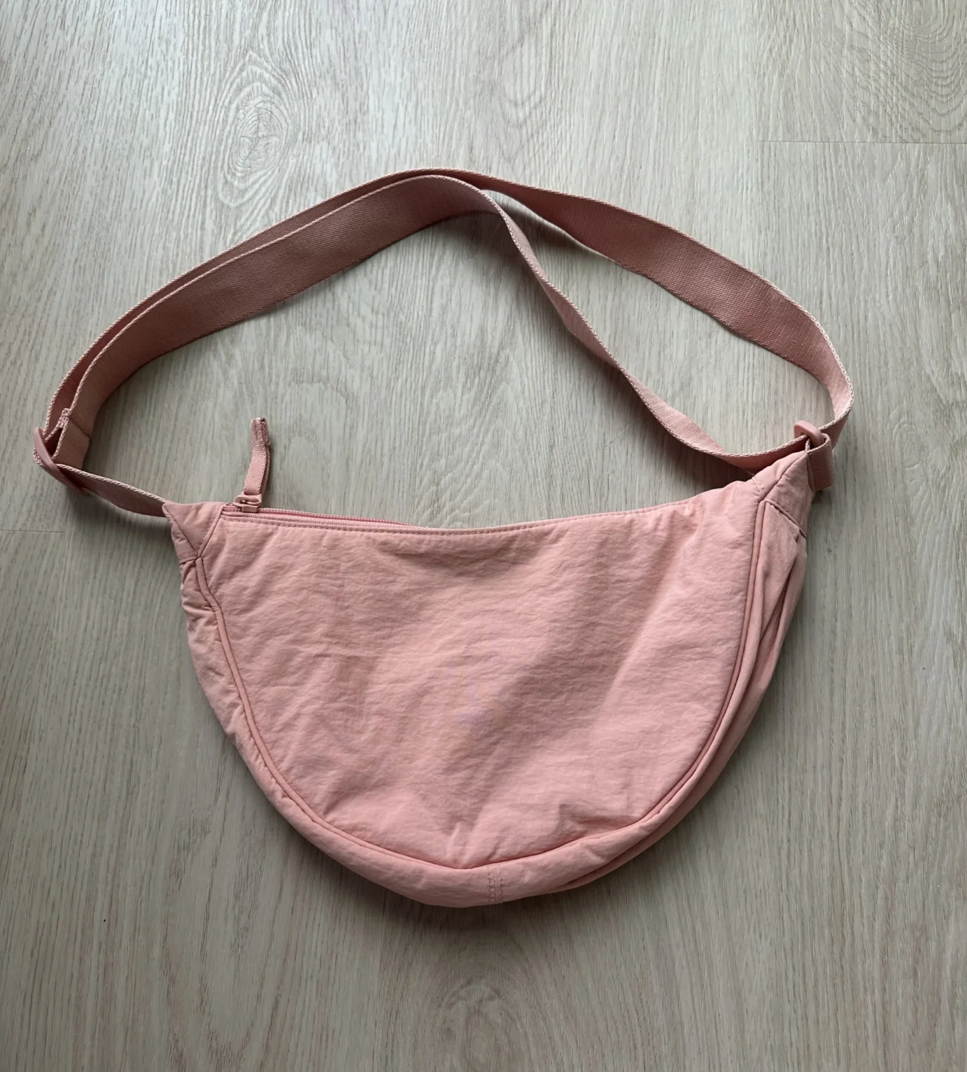 Image for Uniqlo Mini Round Bag