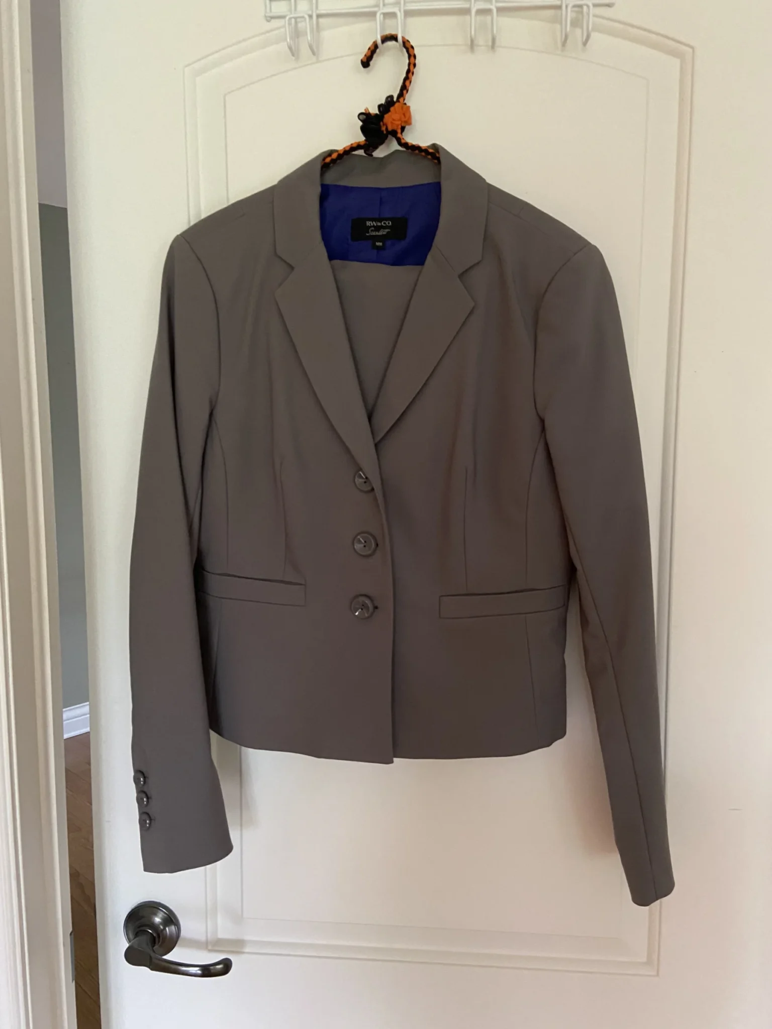 Featured image for Tailleur jupe et chemisier