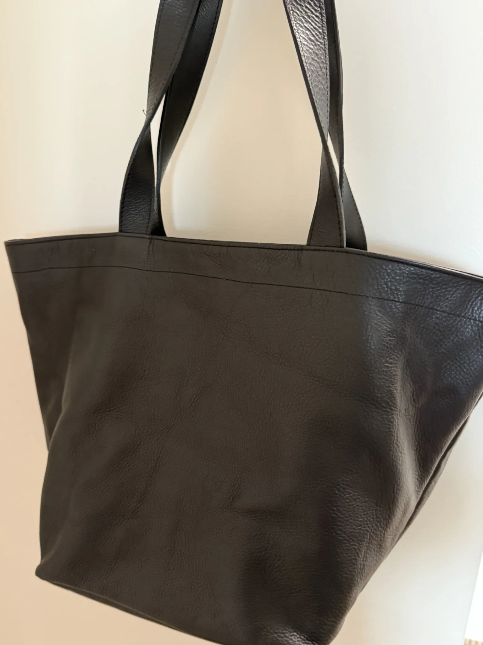 Featured image for Grand sac en cuir