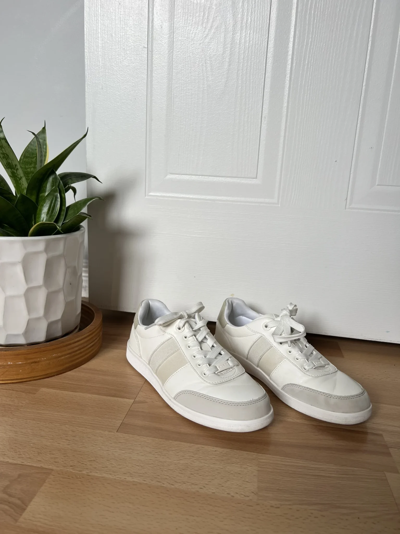 Featured image for Espadrilles Aldo blanches et greige