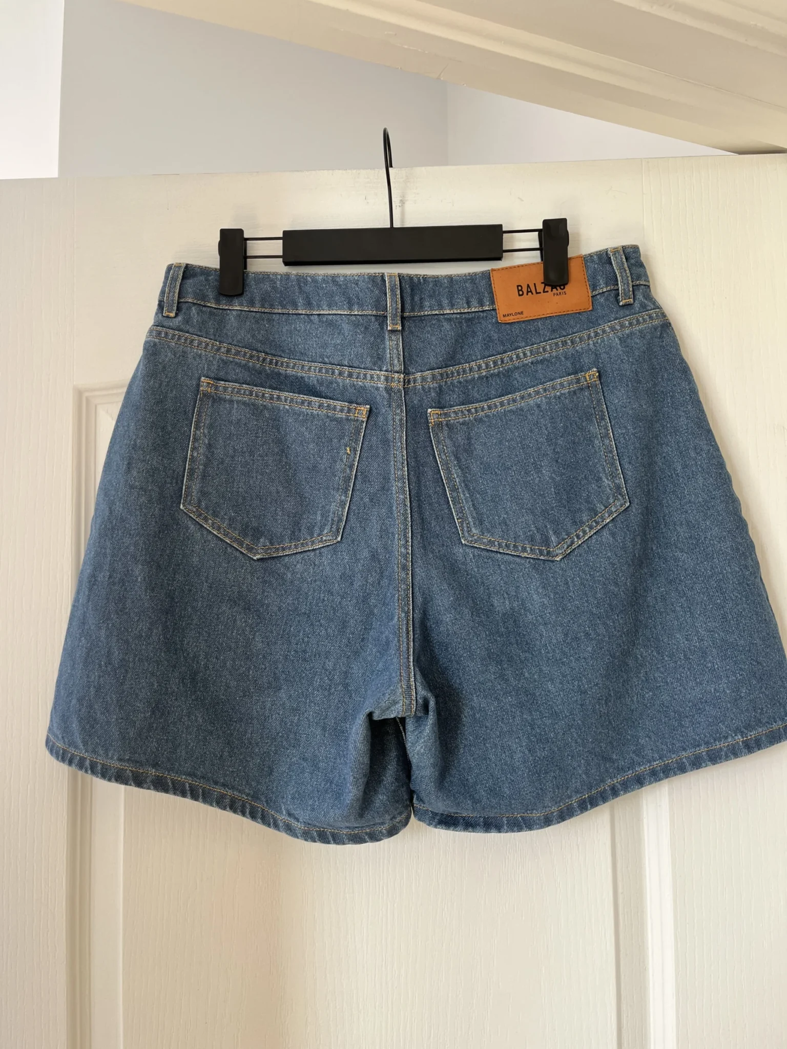 Featured image for Balzac Paris denim shorts size 42 Maylone model