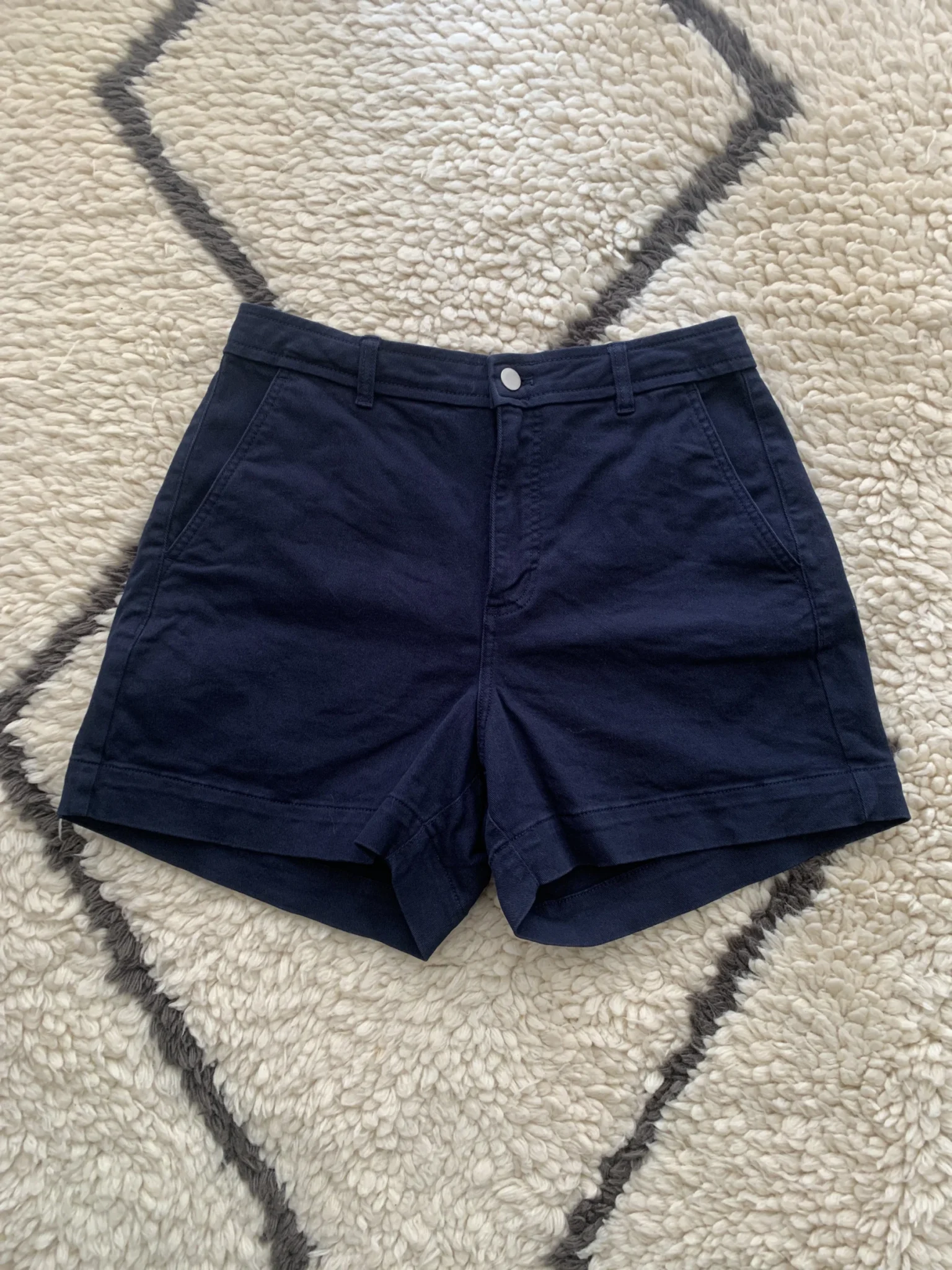 Featured image for Utility short bleu marine Everlane