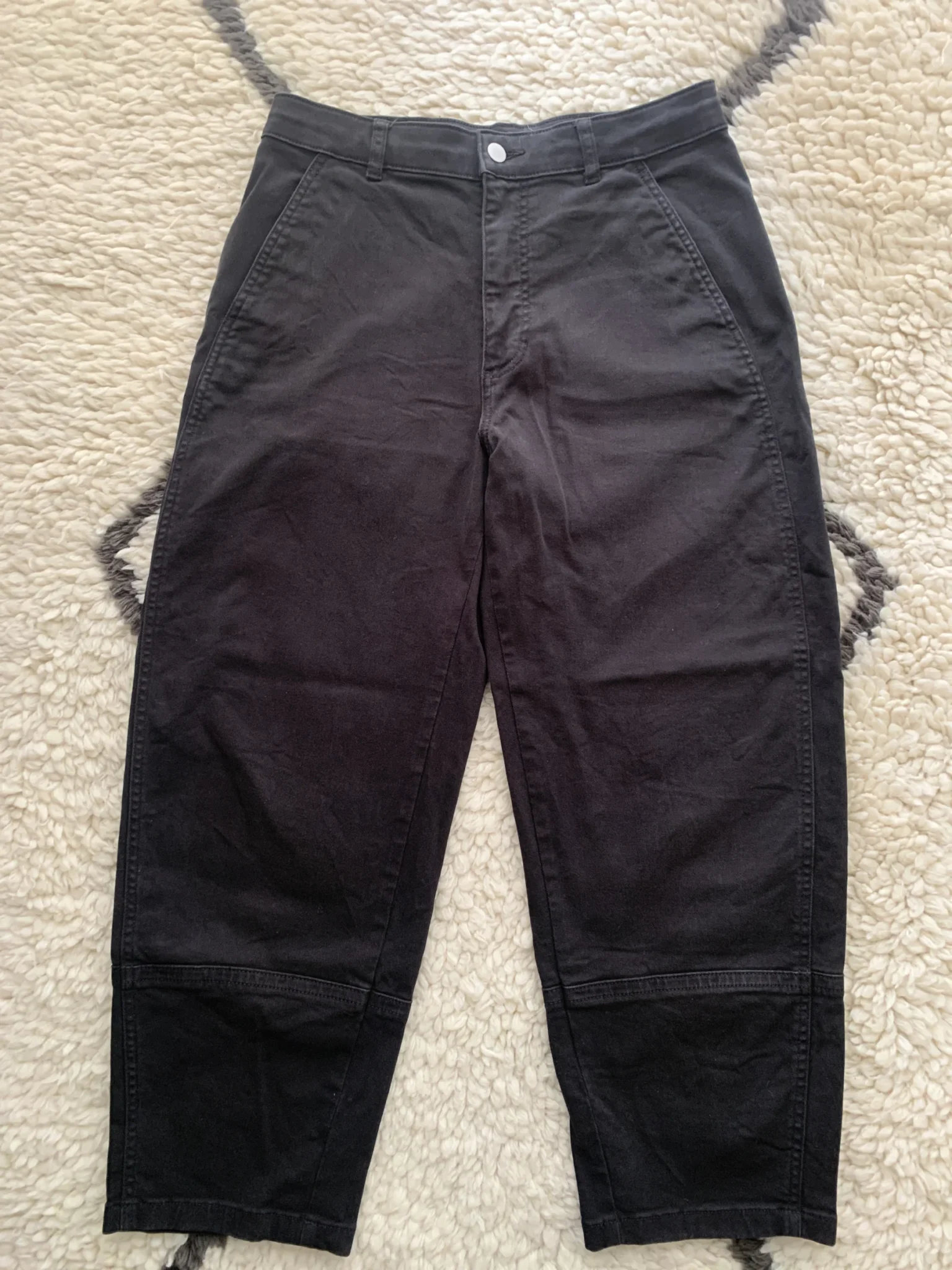 Featured image for Utility barrel pant Everlane noir