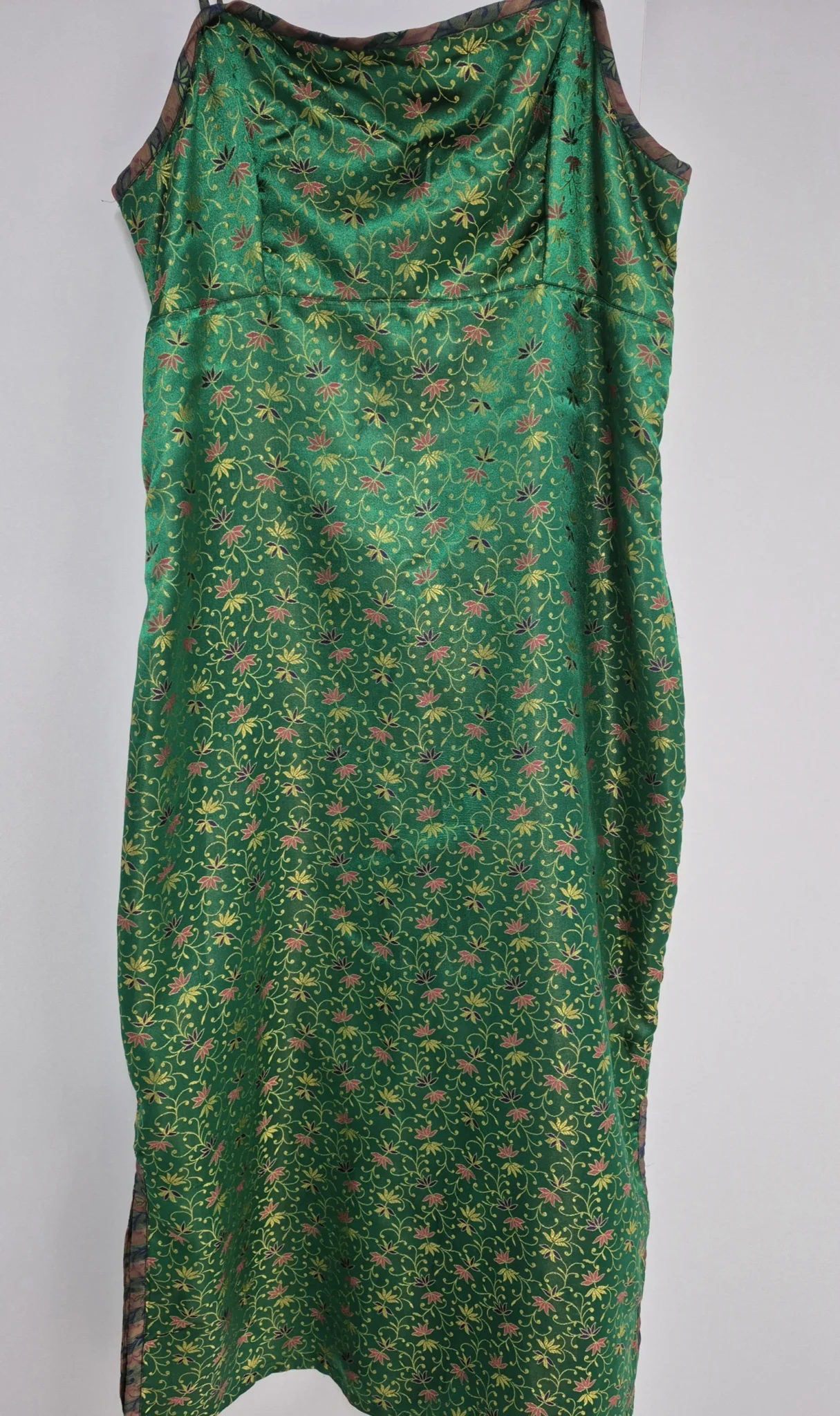 Featured image for Slip dress satiné Le château