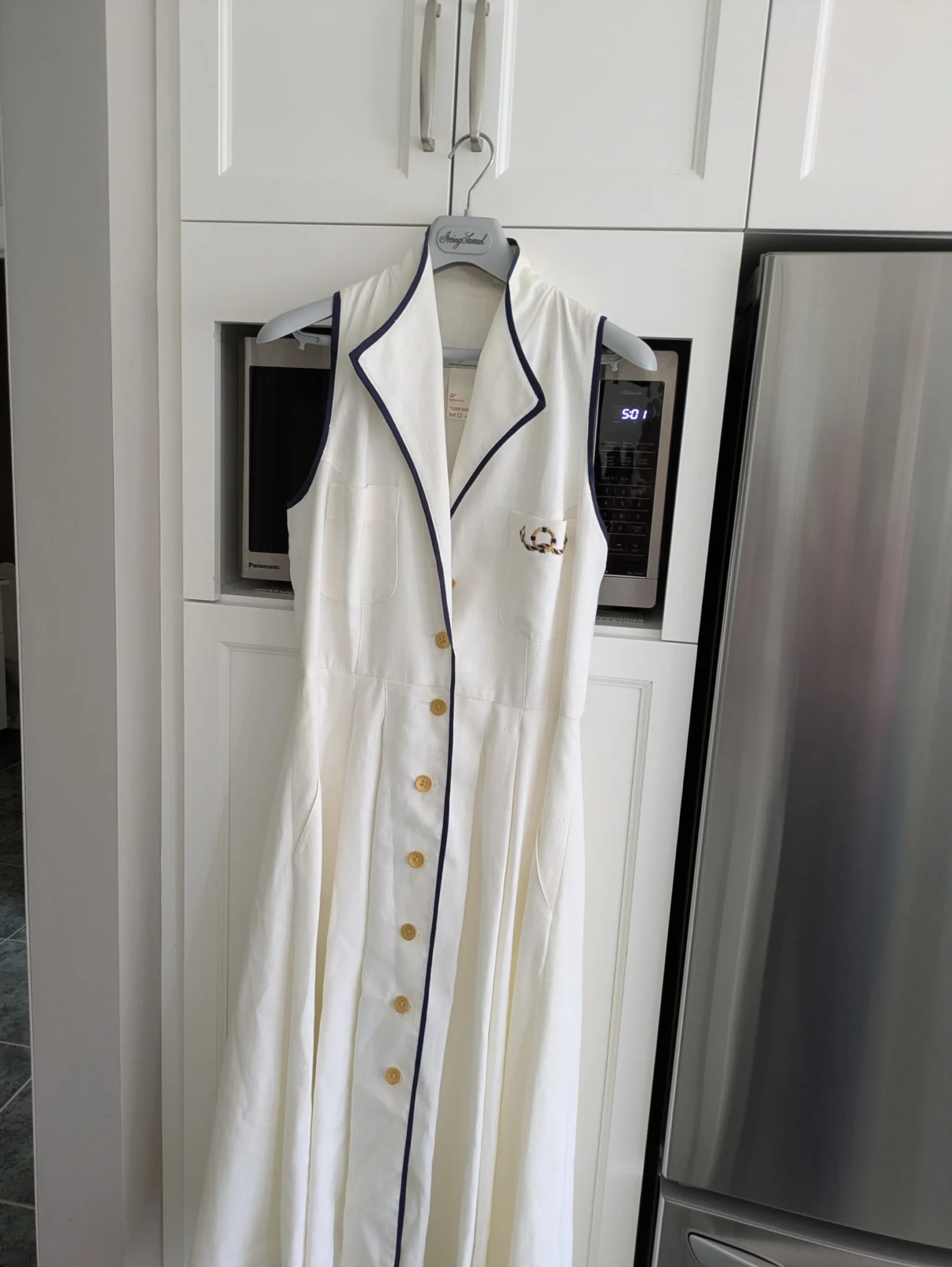 Featured image for Robe longuette de Irving Samuel