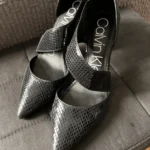 Thumbnail for Escarpins noirs croco Calvin Klein