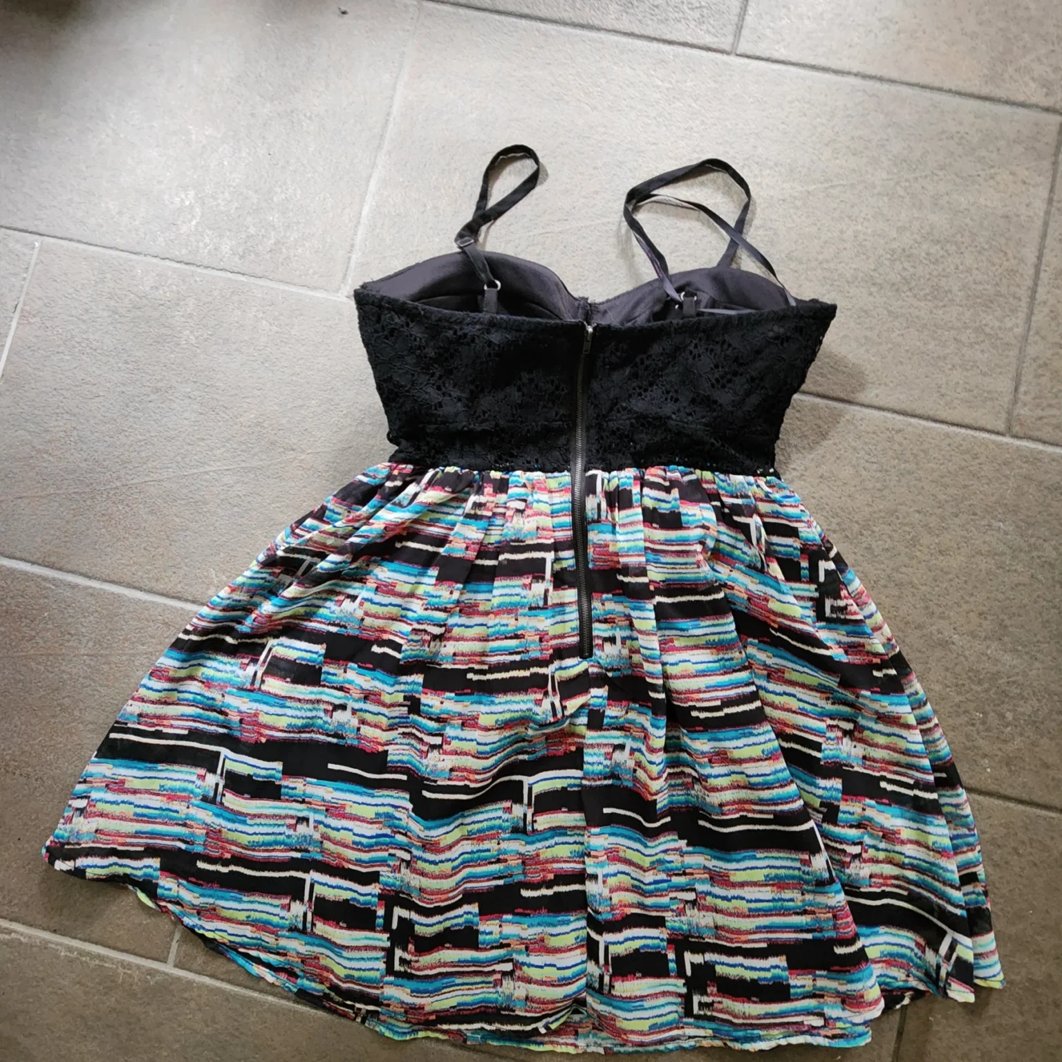 Image for Robe courte pour femmes- neuve avec étiquette
