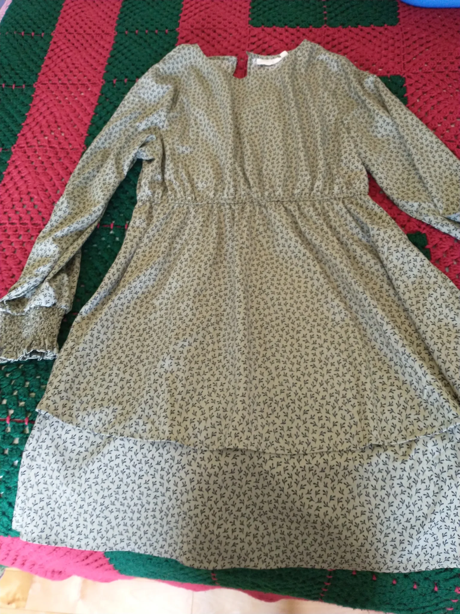 Featured image for Robe fleurie verte à volants Womance
