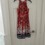 Featured thumbnail for Robe a fleurs rouges