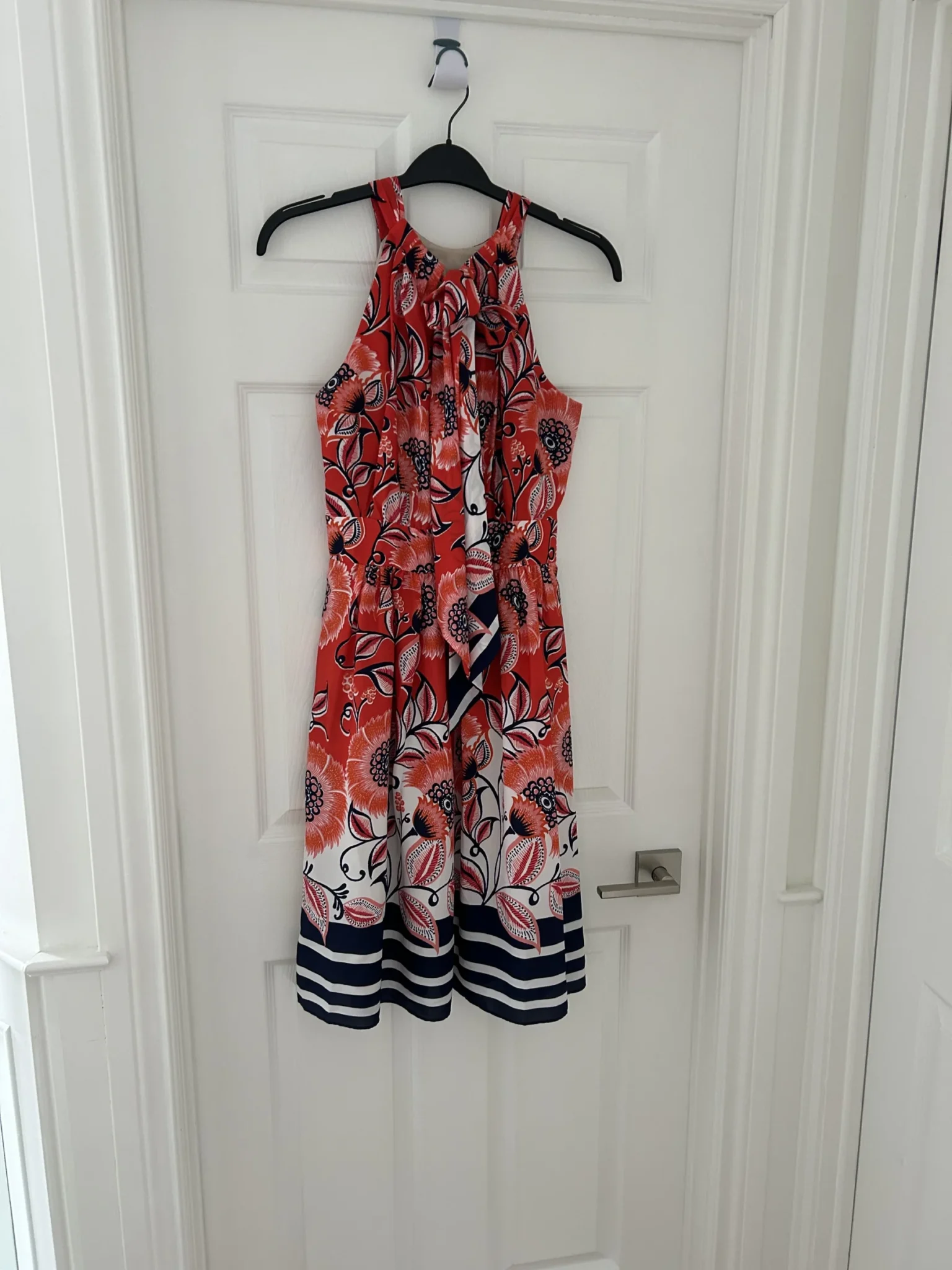 Image for Robe a fleurs rouges