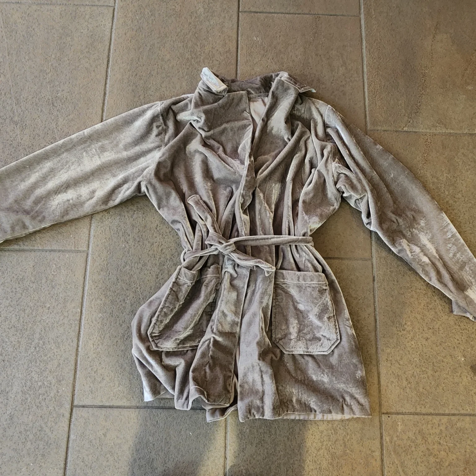 Featured image for Cardigan d'occasion style velours couleur argentée
