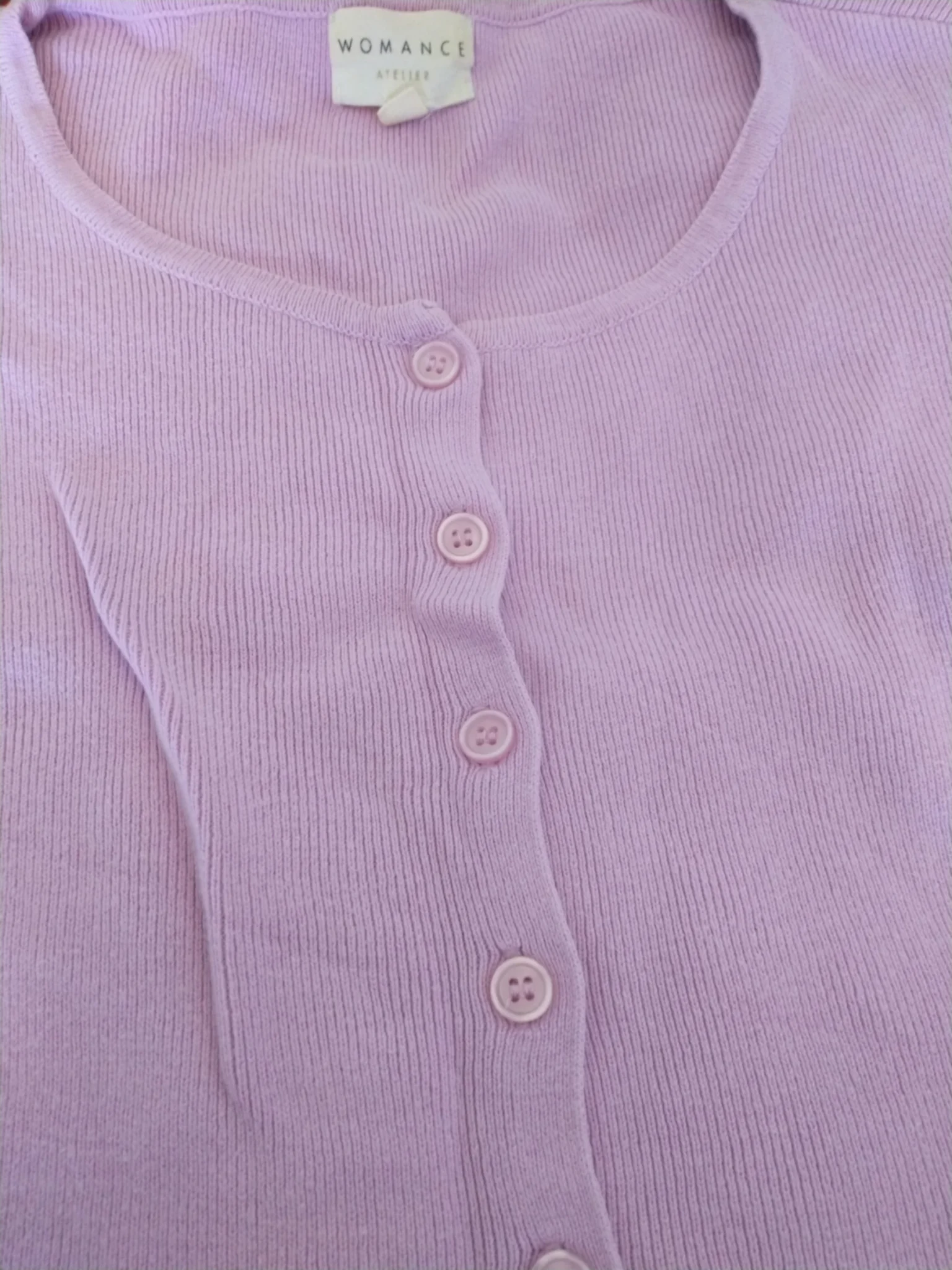 Image for Chandail crop à boutons Womance