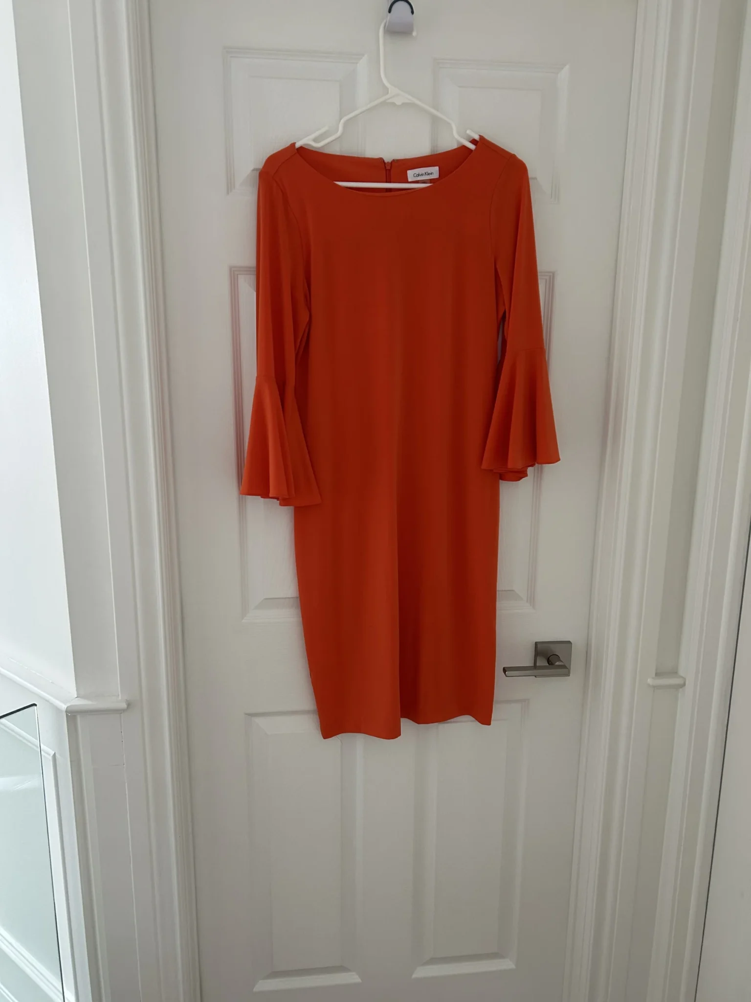 Featured image for Robe à manches 3/4 évasées