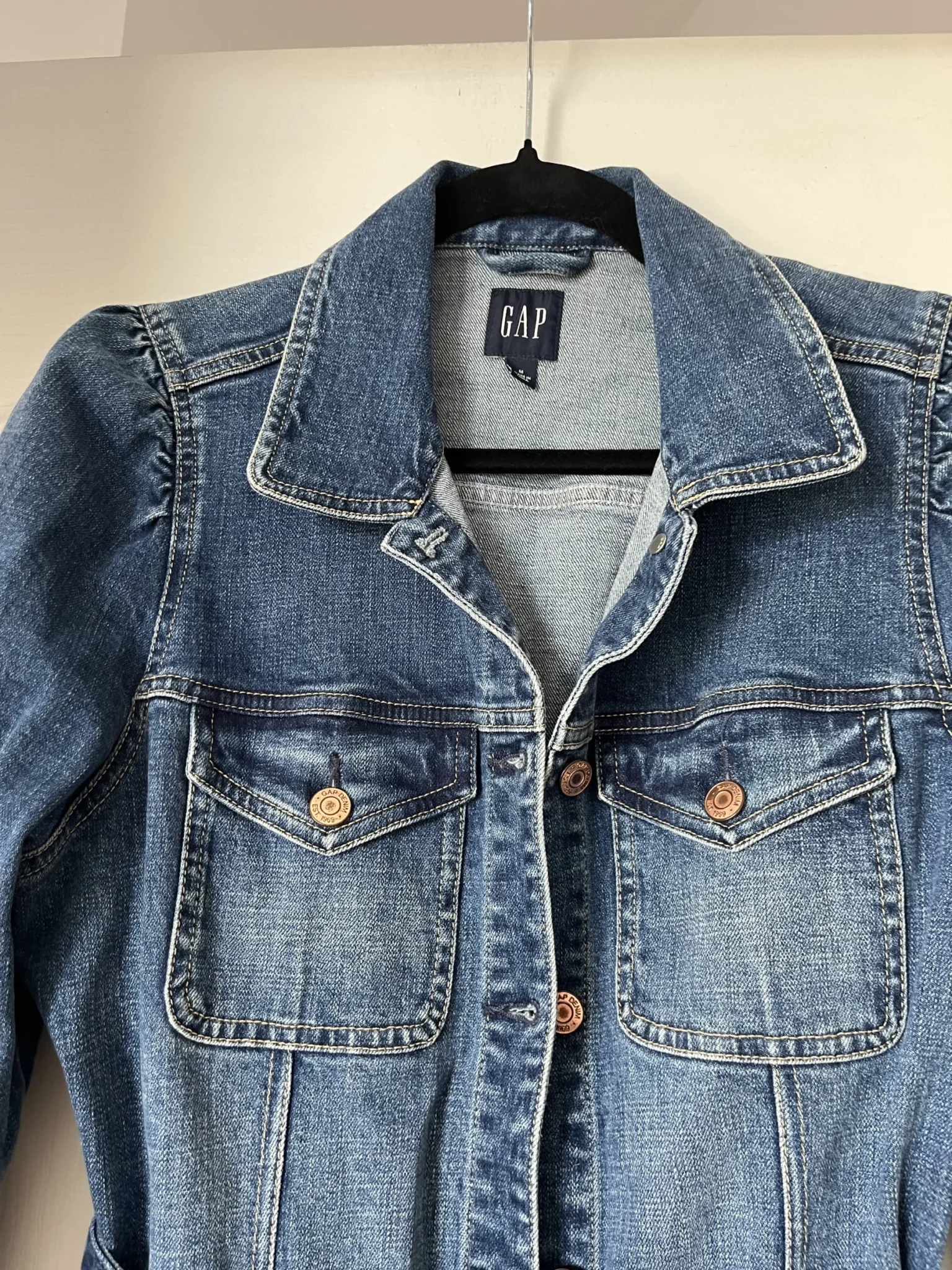 Image for Gap women's M denim jacket with gathered sleeves