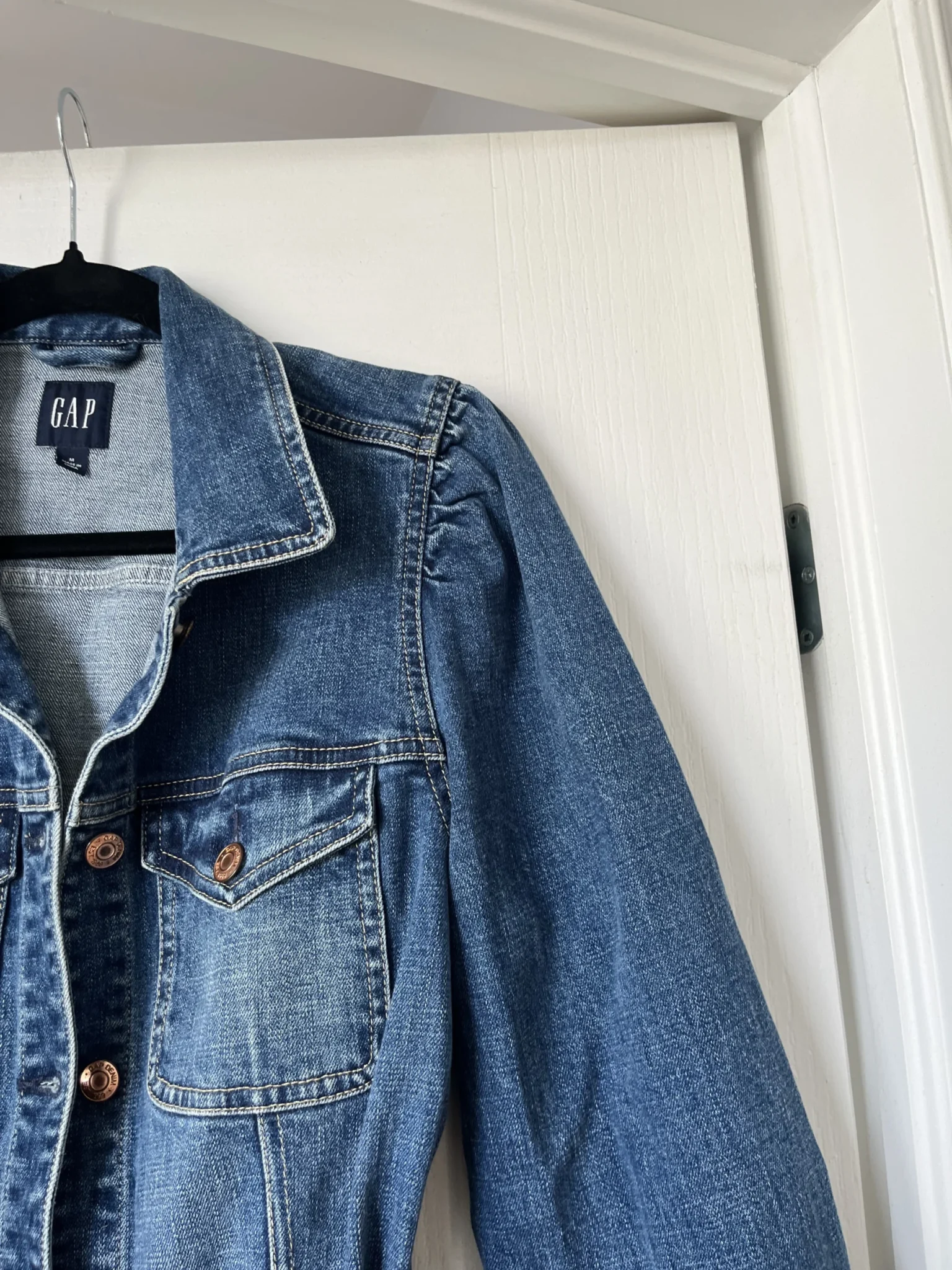 Image for Gap women's M denim jacket with gathered sleeves