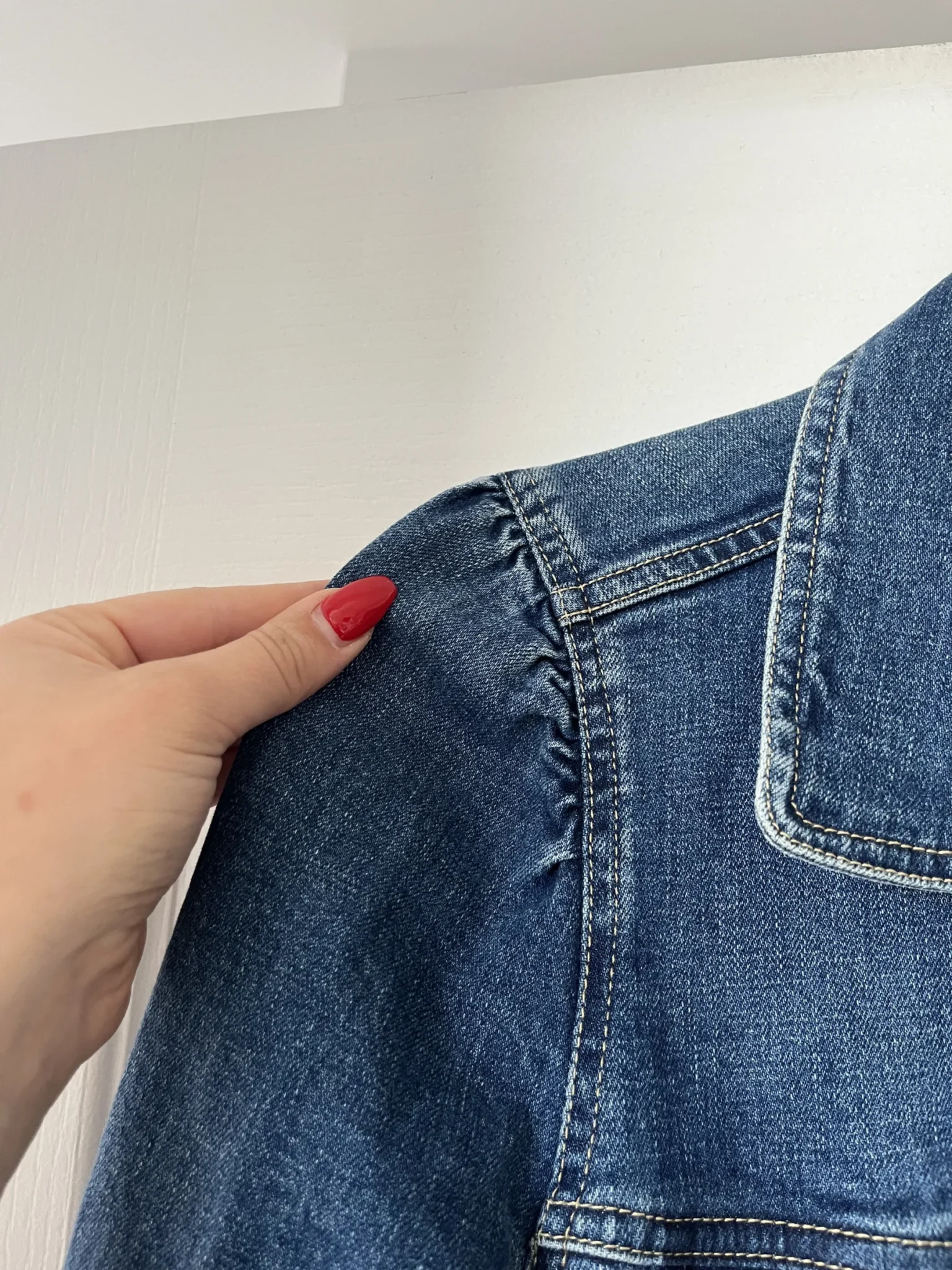 Image for Gap women's M denim jacket with gathered sleeves