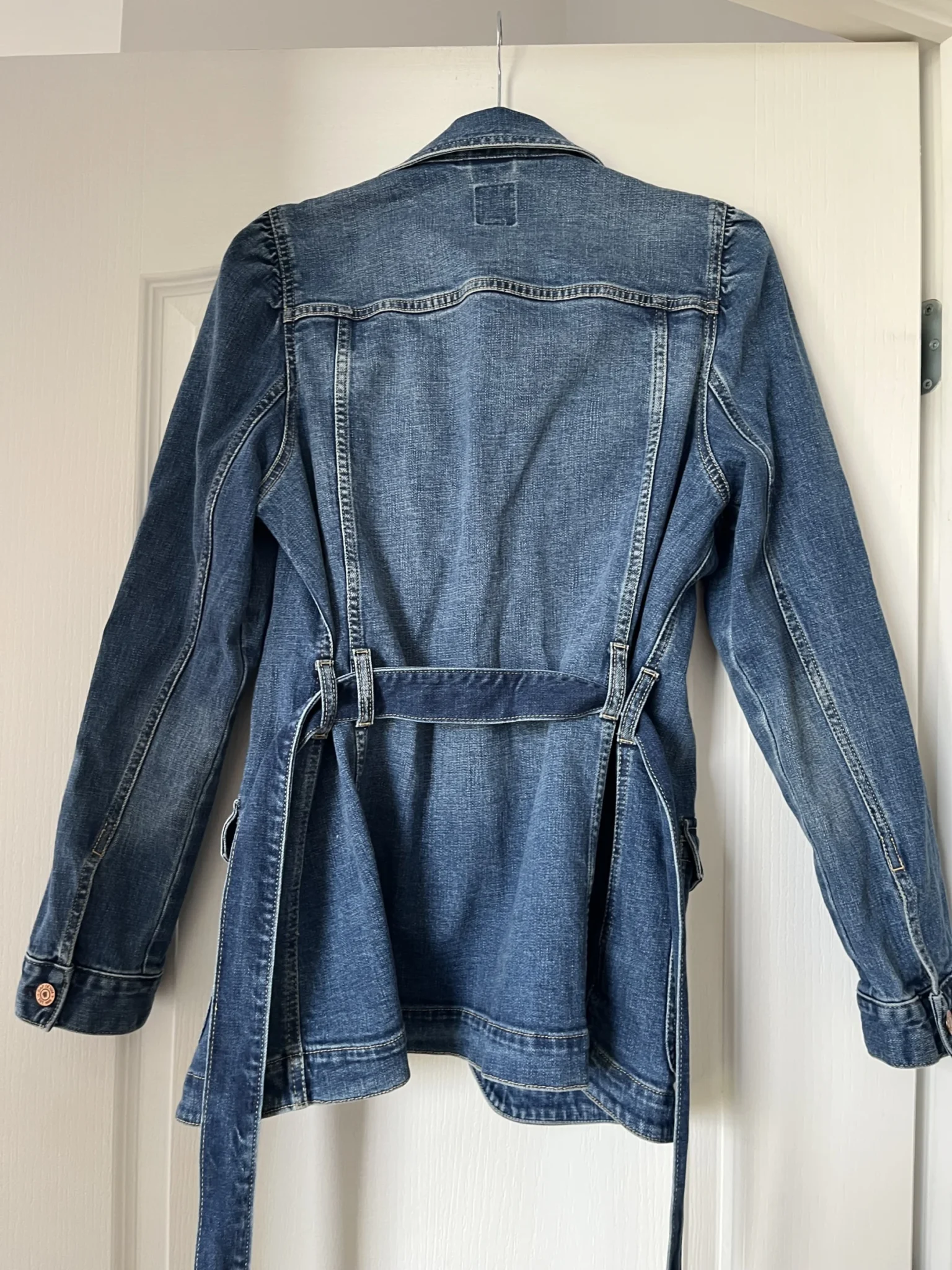 Image for Gap women's M denim jacket with gathered sleeves