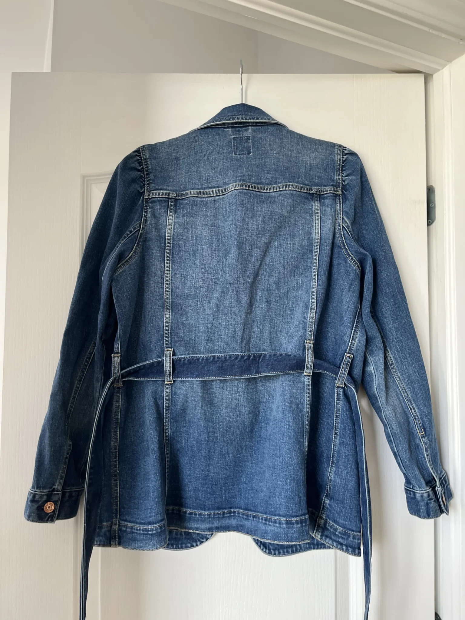Image for Gap women's M denim jacket with gathered sleeves