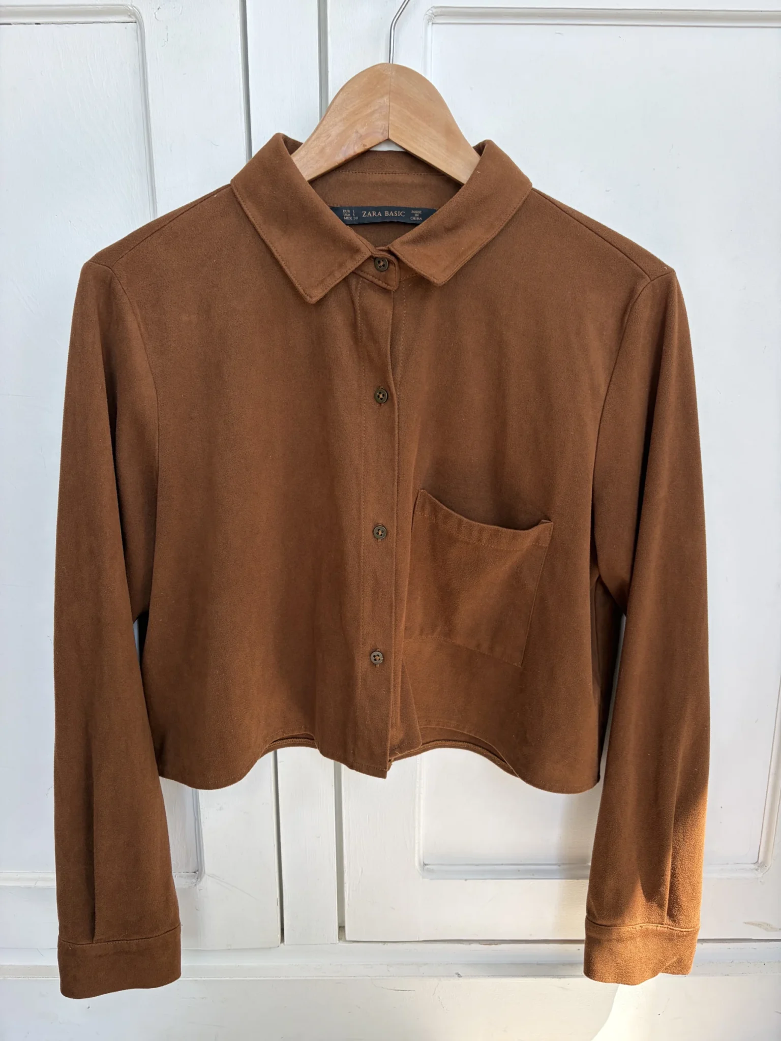 Featured image for Chemise courte en suède
