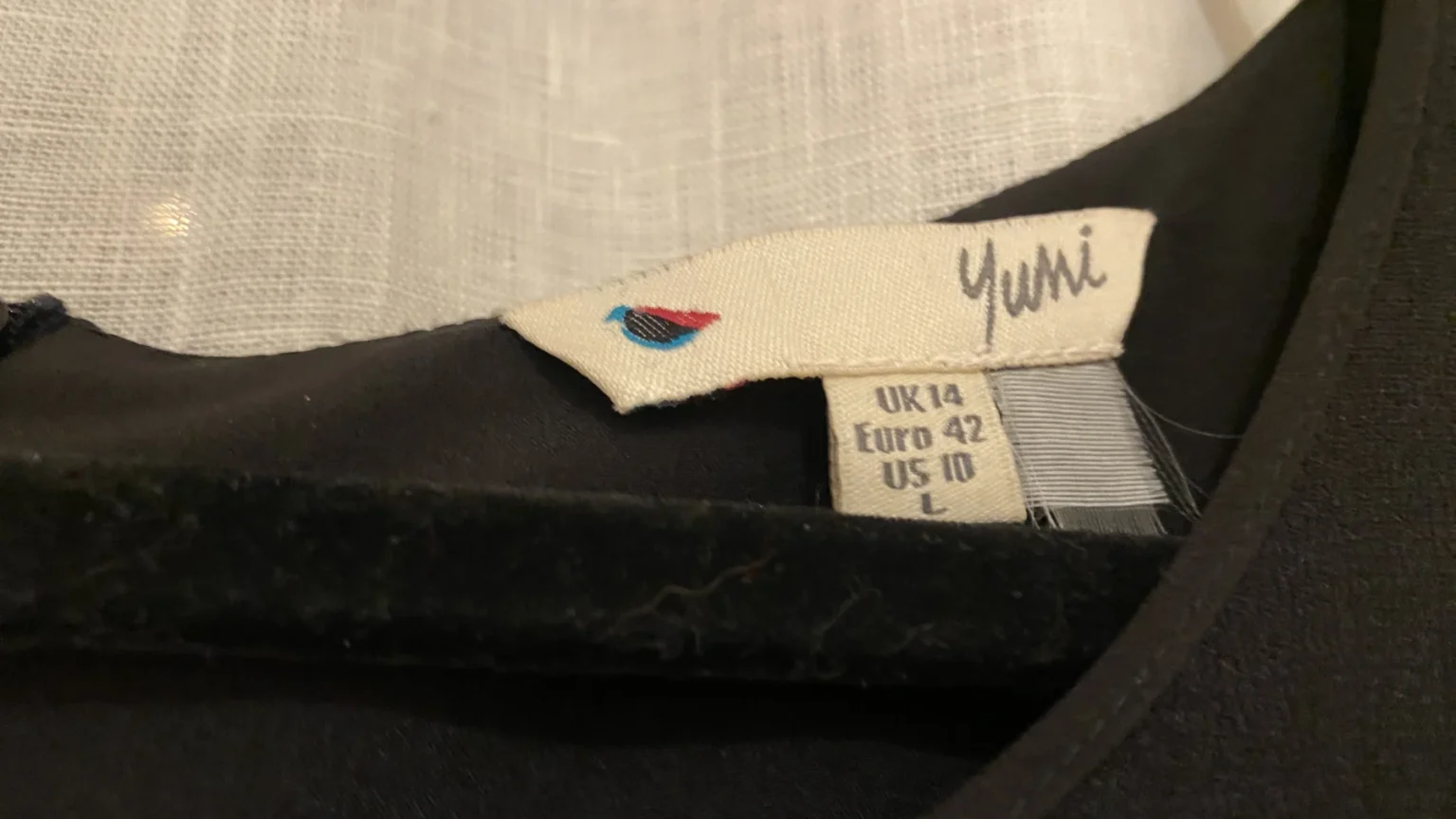 Image for Robe à broderies et sequins Yumi - Taille 10