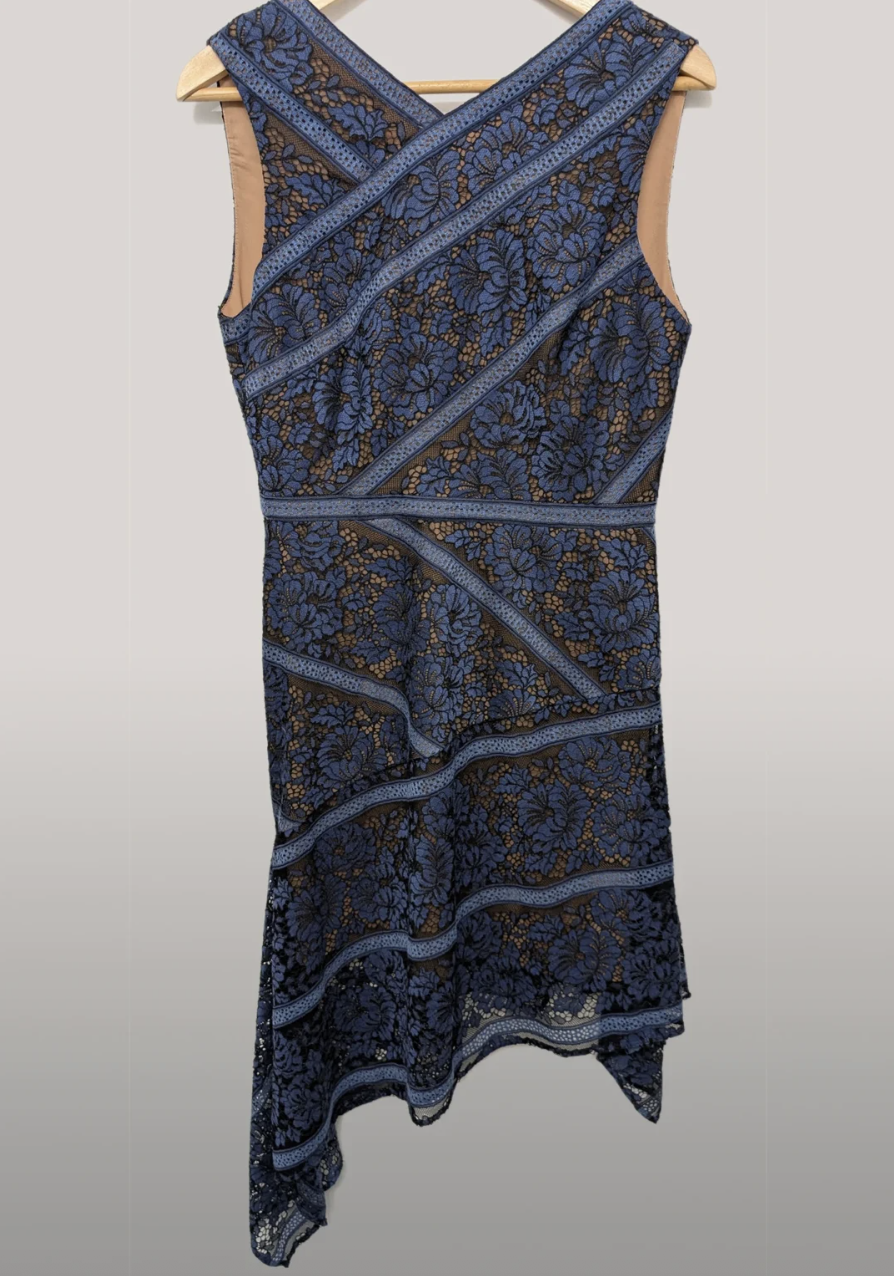 Preppy blue lace dress BCBG MaxAzria seconde main