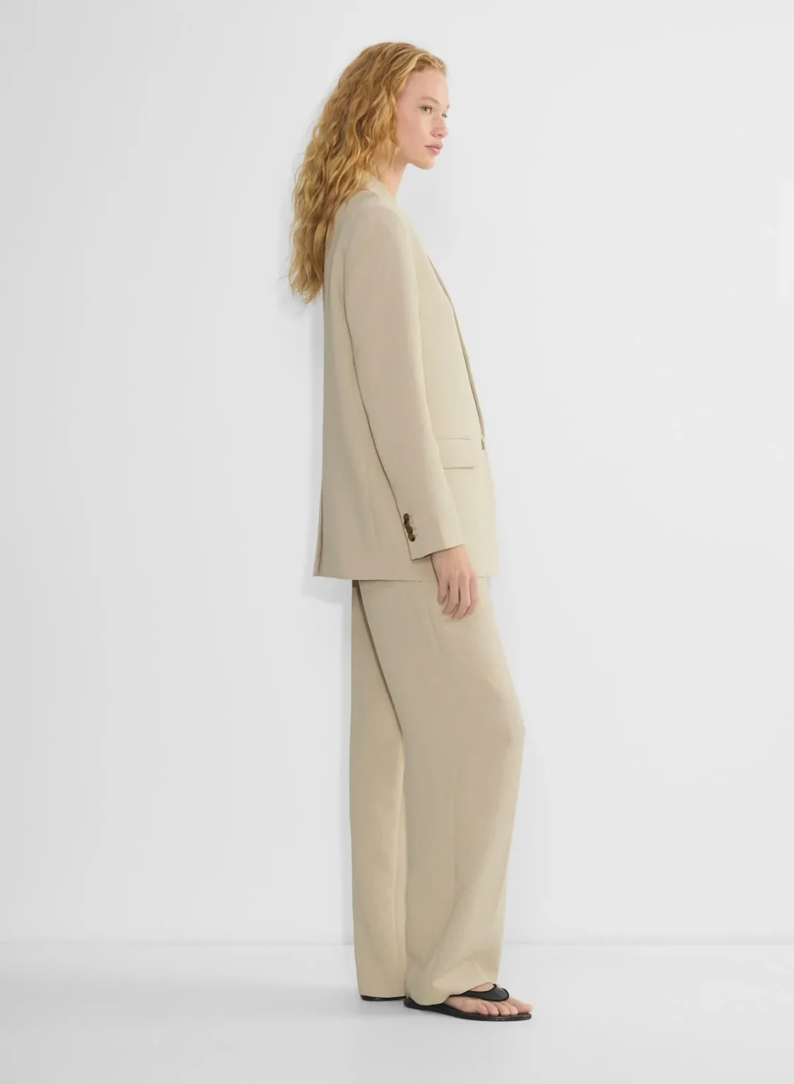 Image for Aritzia | Suit : Blazer + Pants Effortless (NEUF)