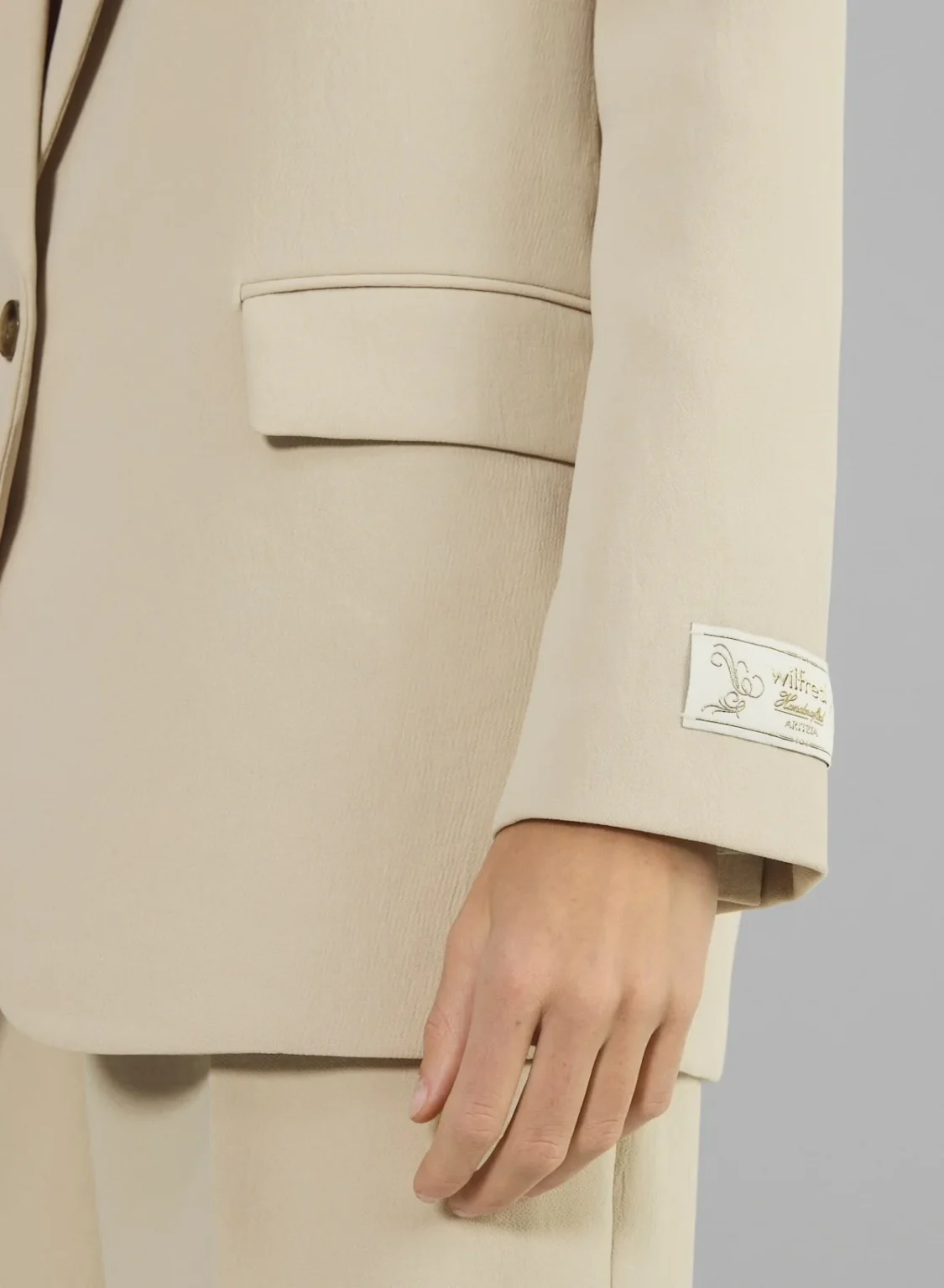 Image for Aritzia | Suit : Blazer + Pants Effortless (NEUF)