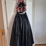 Featured thumbnail for Robe de bal au haut brodé
