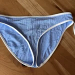 Thumbnail for Maillot de bain bleu pâle et blanc
