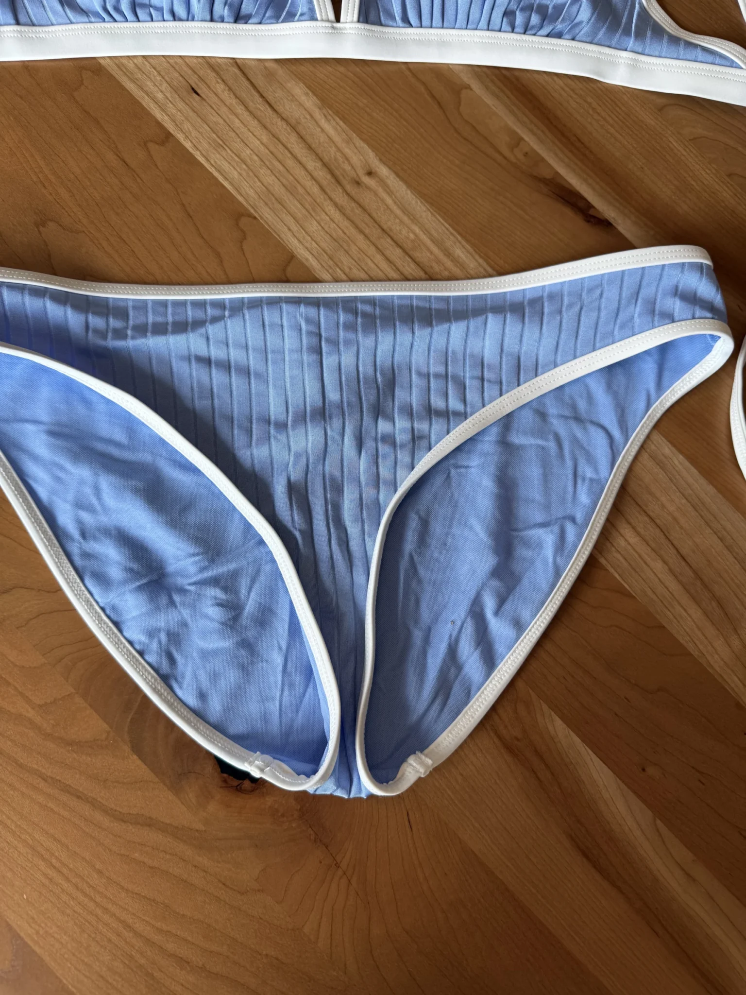 Image for Maillot de bain bleu pâle et blanc