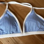 Thumbnail for Maillot de bain bleu pâle et blanc