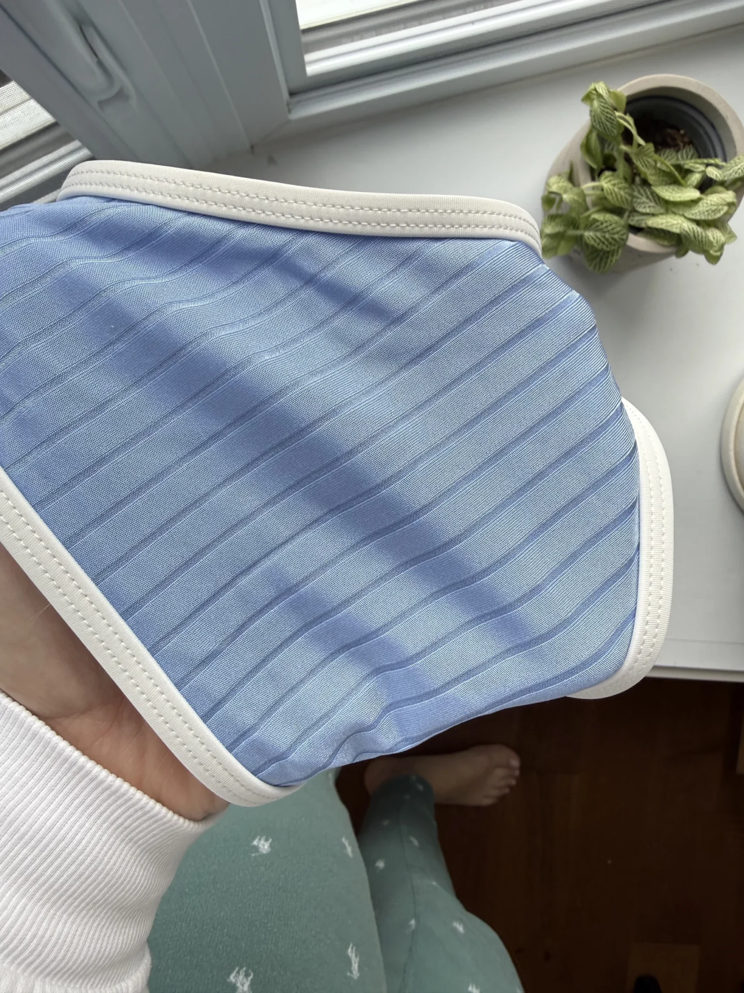 Image for Maillot de bain bleu pâle et blanc