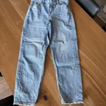 Featured thumbnail for Curvy mom jeans du American Eagle