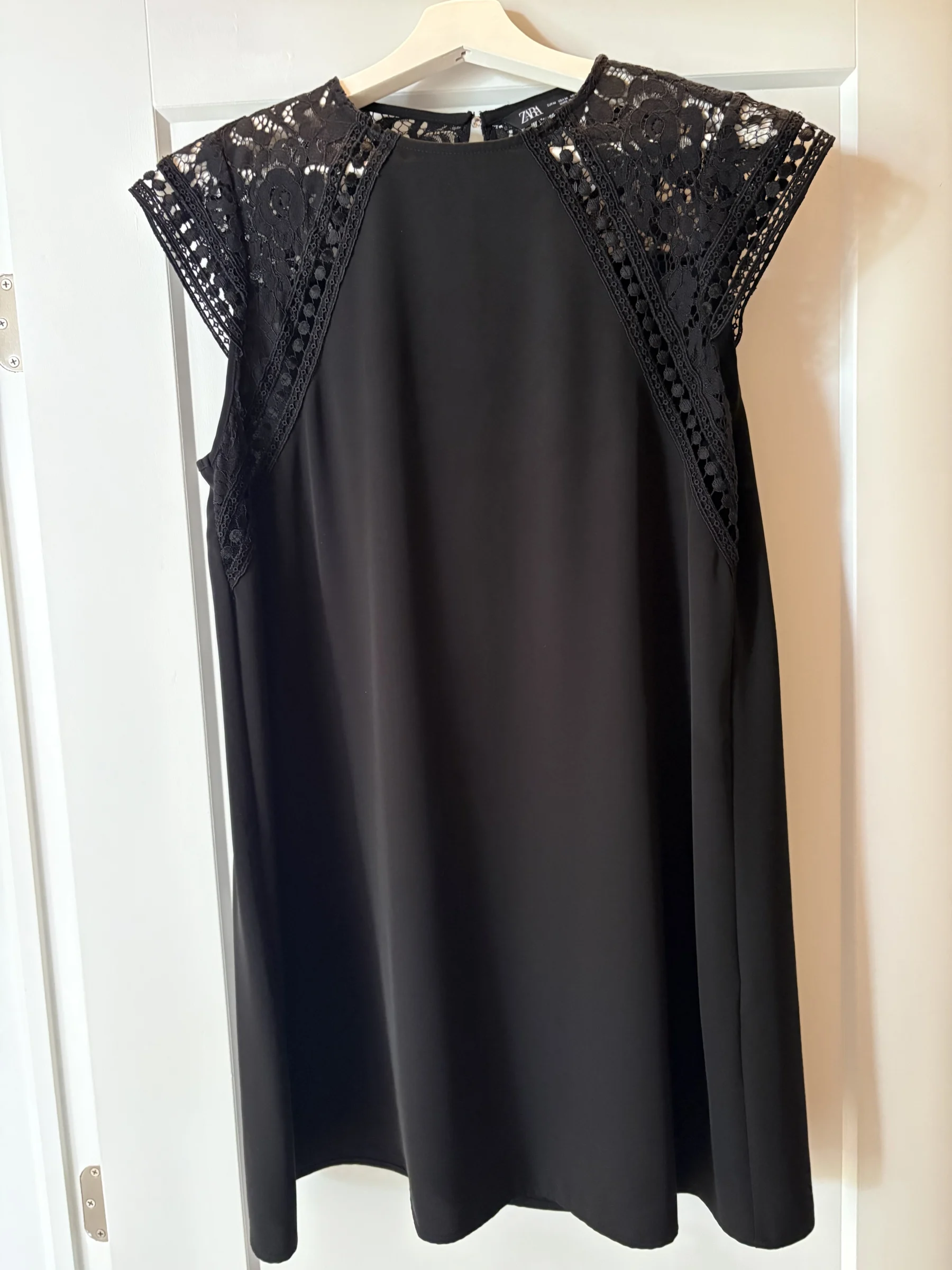Petite robe noire Zara seconde main