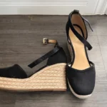 Featured thumbnail for Sandales compensées - Michael Kors