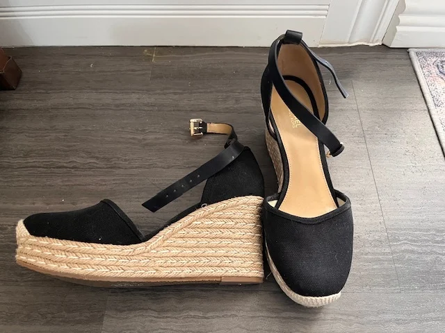 Featured image for Sandales compensées - Michael Kors