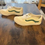 Featured thumbnail for Souliers Vans