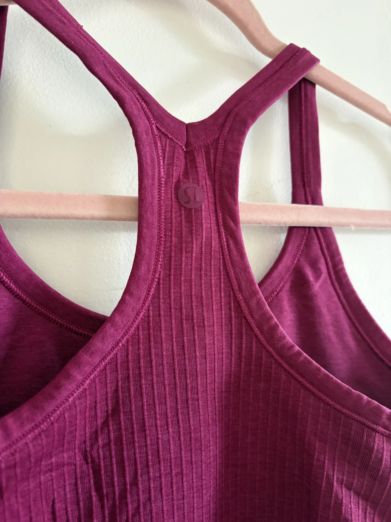 Featured image for Débardeur de Sport Lululemon Ebb to Street – Magenta Intense