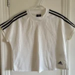 Featured thumbnail for Haut Adidas - boxy white t-shirt