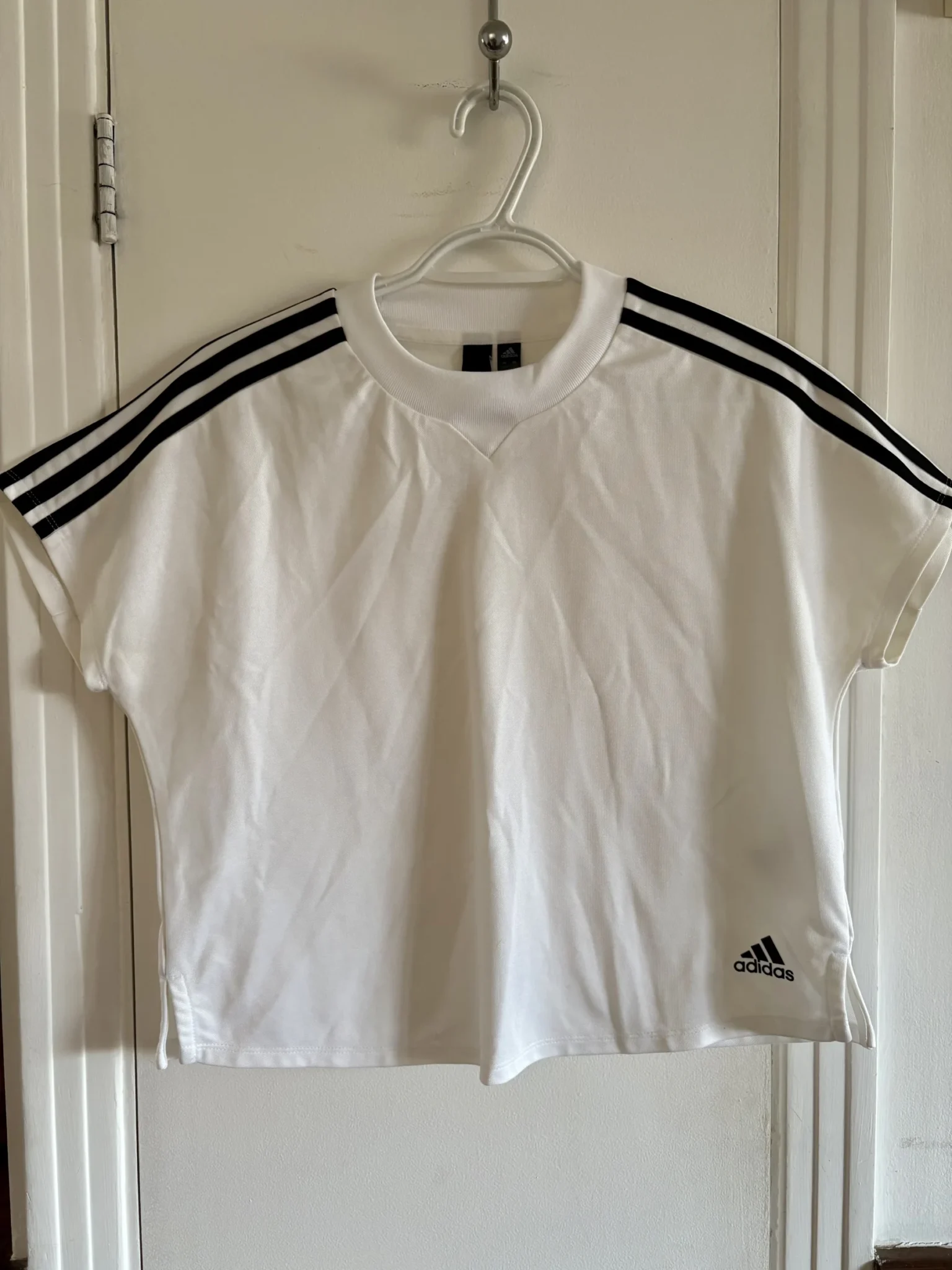 Featured image for Haut Adidas - boxy white t-shirt