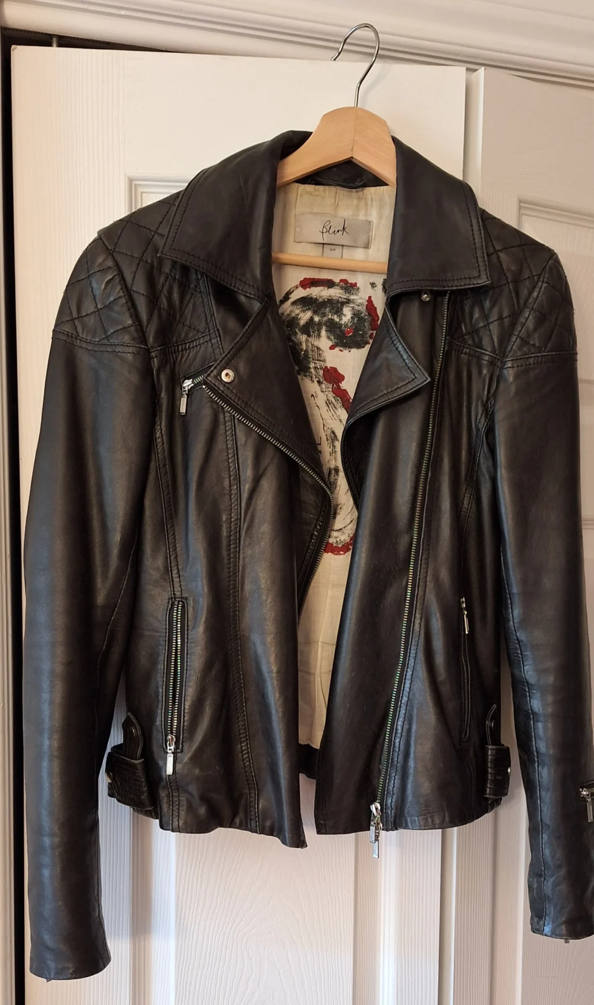 Featured image for Veste en cuir noir