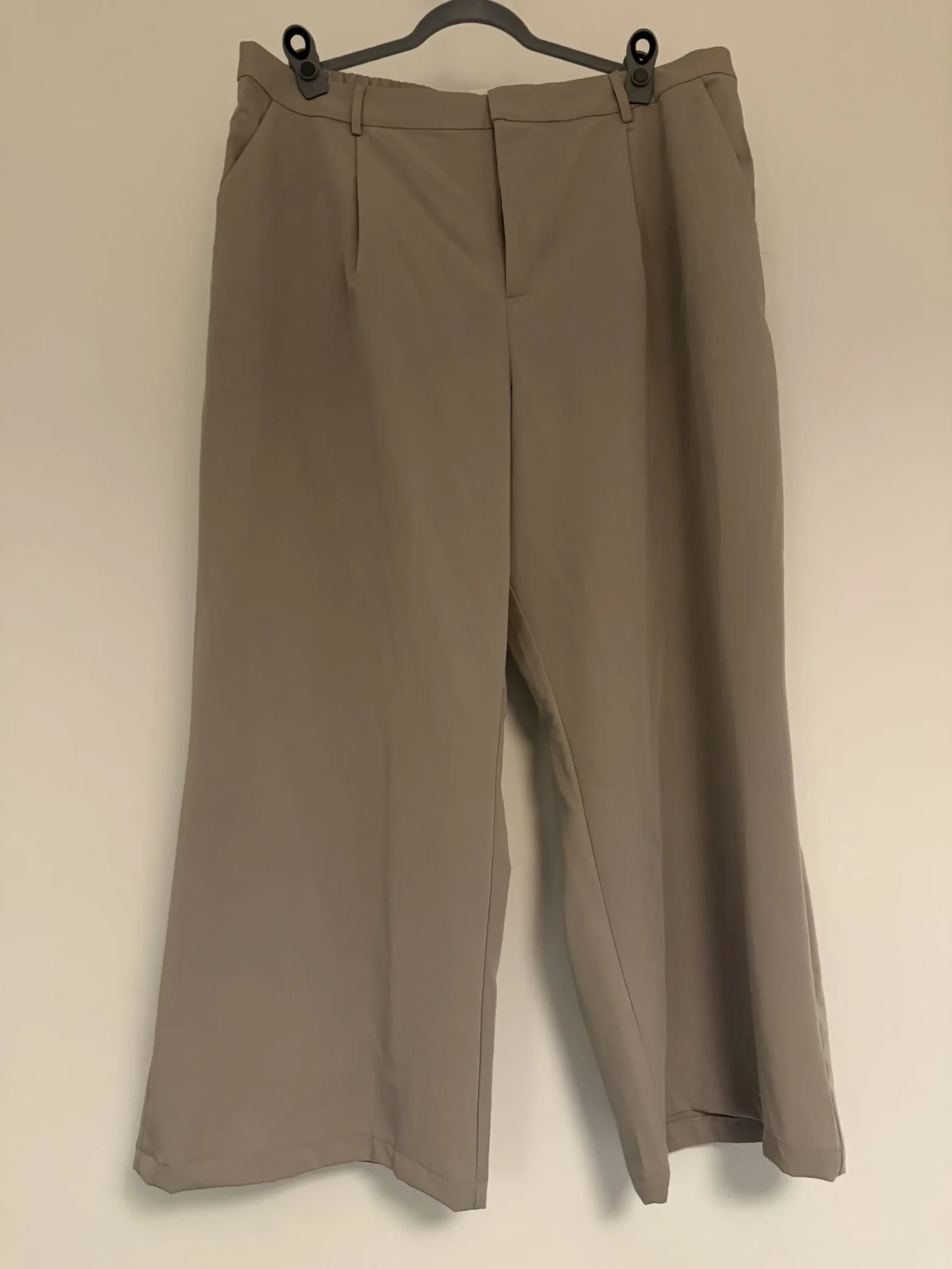 Featured image for Pantalon long droit