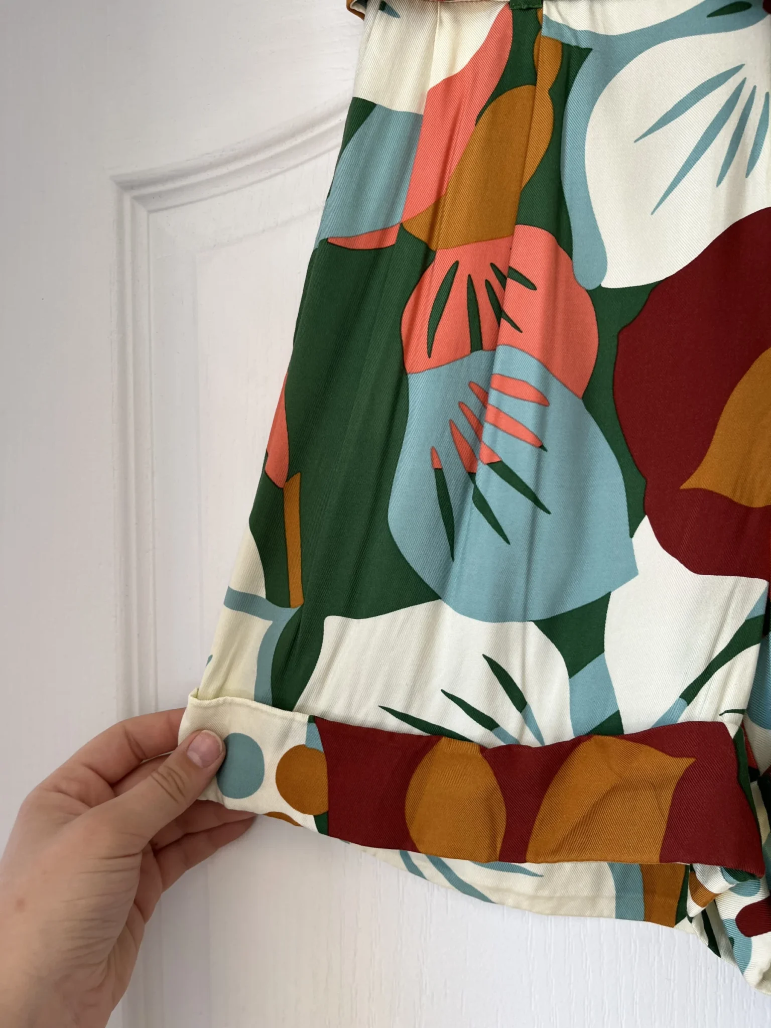 Image for Ted Baker shorts size 1 (4US) with colourful satin pattern