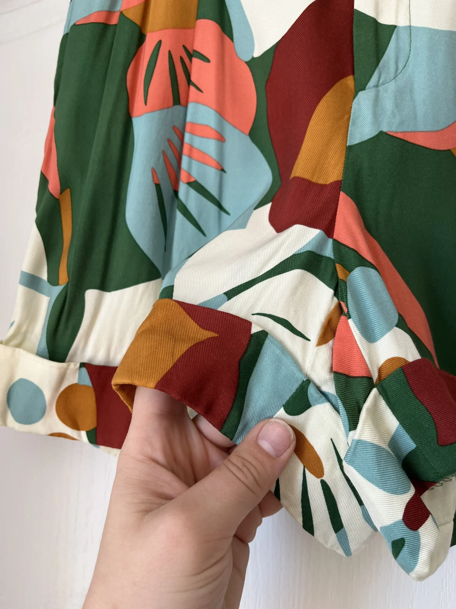Image for Ted Baker shorts size 1 (4US) with colourful satin pattern