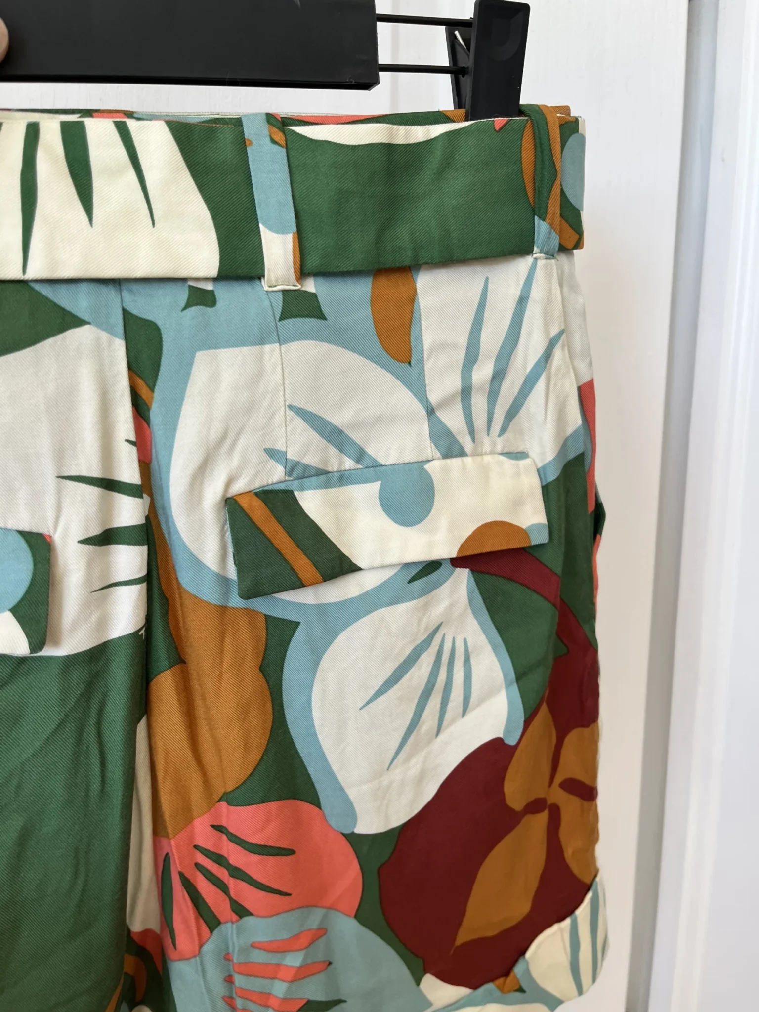 Image for Ted Baker shorts size 1 (4US) with colourful satin pattern