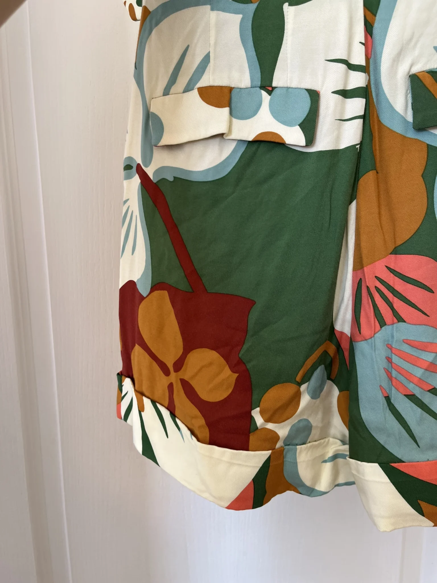 Image for Ted Baker shorts size 1 (4US) with colourful satin pattern
