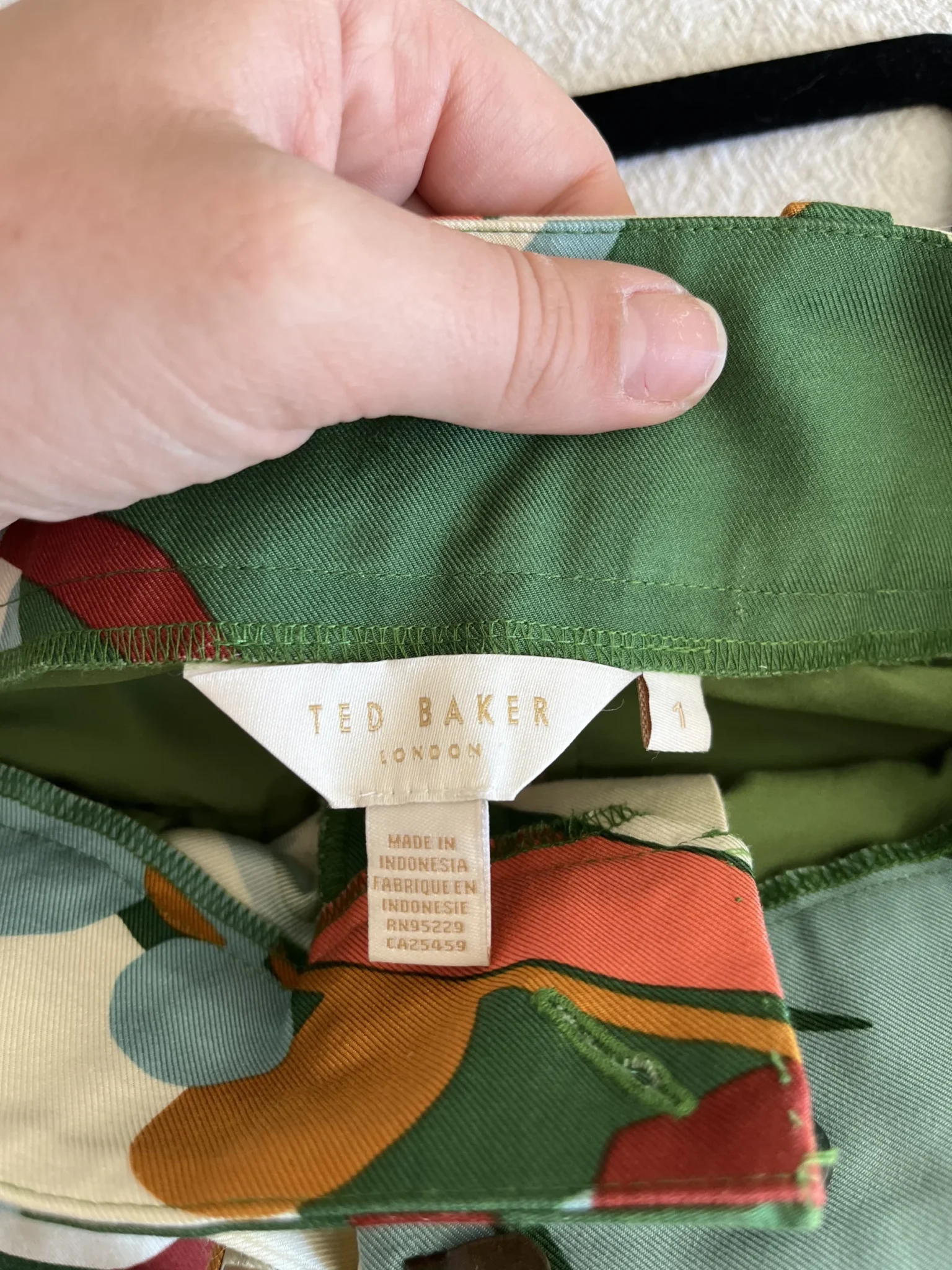 Image for Ted Baker shorts size 1 (4US) with colourful satin pattern