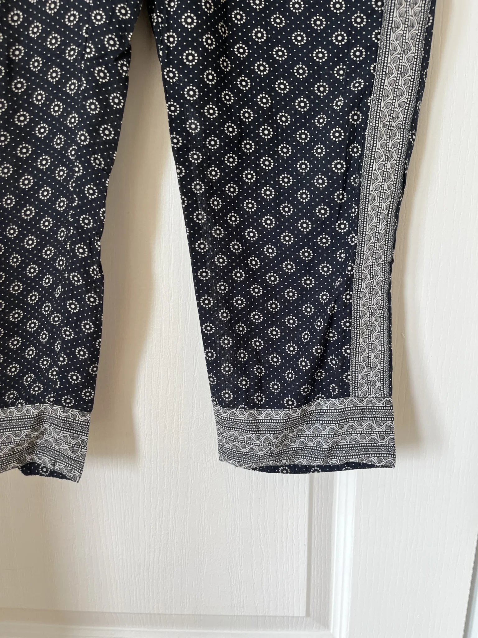 Image for Scotch and Soda women's trousers size 1 navy blue patterned